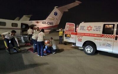 نقل أفراد عائلة إسرائيلية مصابين إلى إسرائيل بعد حادث قارب في الأردن، 2 يوليو 2022 (PassportCard)