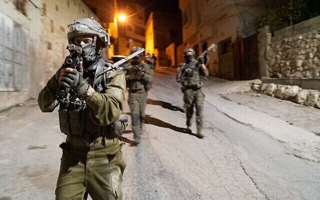 جنود إسرائيليون خلال عمليات اعتقال في الضفة الغربية، 10 أغسطس، 2022. (IDF)