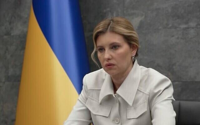 سيدة أوكرانيا الأولى أولينا زيلينسكا في مقابلة مع القناة 12 الإسرائيلية، 31 يوليو، 2022.  (Screenshot/Channel 12)