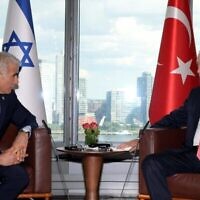 رئيس الوزراء يائير لابيد يلتقي بالرئيس التركي رجب طيب أردوغان في نيويورك، 20 سبتمبر، 2022. (Avi Ohayon / GPO)