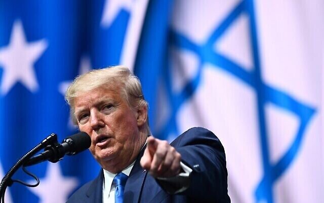 الرئيس الأمريكي دونالد ترامب يلقي كلمة أمام قمة المجلس الوطني االإسرائيلي الأمريكي لعام 2019 في منتجع دبلومات بيتش في هوليوود، فلوريدا، 7 ديسمبر، 2019. (Mandel Ngan / AFP)