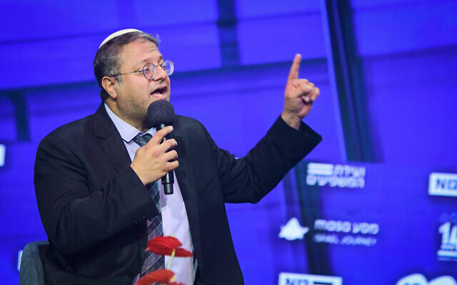عضو الكنيست عن "الصهيونية الدينية" ايتمار بن غفير يتحدث في مؤتمر القناة 12 في ريشون لتسيون، 20 أكتوبر 2022 (Avshalom Sassoni / Flash90)