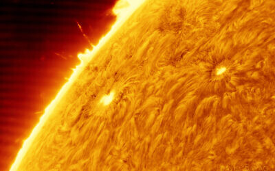 الصورة الرئيسية: بقعة شمسية التقطها المصور الفلكي ديفيد "ديدي" داياج بواسطة تلسكوبه المنزلي المعدل (الصورة بإذن من David 'Deddy' Dayag)