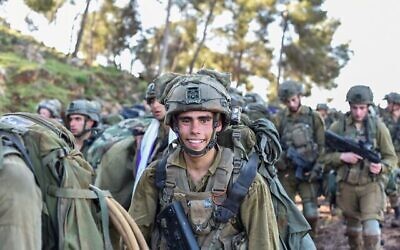 الرقيب عيدو باروخ  (21 عاما) الذي قُتل في هجوم إطلاق نار في الضفة الغربية في 11 أكتوبر  2022، في صورة غير مؤرخة نشرها الجيش. (Israel Defense Forces)