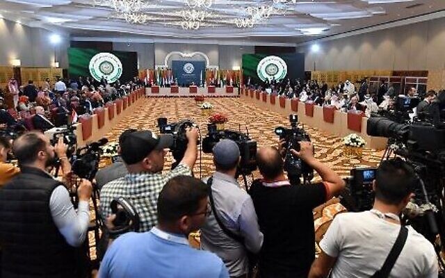 الجلسة الافتتاحية للاجتماع التحضيري لوزراء الخارجية العرب، في العاصمة الجزائرية الجزائر، قبل قمة الجامعة العربية يوم الثلاثاء، 29 أكتوبر 2022 (FETHI BELAID/AFP)