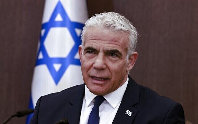 رئيس الوزراء يائير لبيد يترأس جلسة لمجلس الوزراء في القدس، 20 نوفمبر، 2022. (Menahem KAHANA / POOL / AFP)