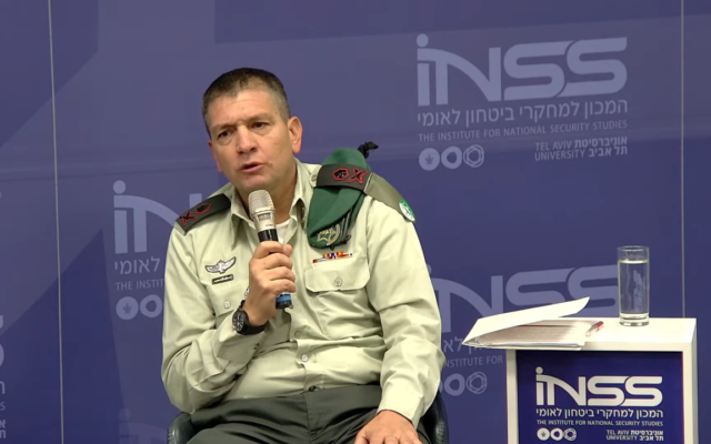 رئيس المخابرات العسكرية الميجر جنرال أهارون حاليفا يتحدث في مؤتمر معهد دراسات الأمن القومي في تل أبيب، 21 نوفمبر ، 2022. (Screenshot: INSS)
