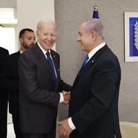 الرئيس الأمريكي جو بايدن (يسار) يلتقي بزعيم المعارضة بنيامين نتنياهو في مقر رؤساء إسرائيل في القدس، 14 يوليو 2022 (GPO)