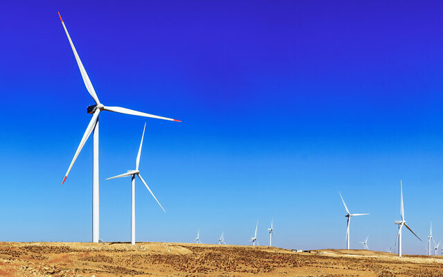 توضيحية: توربينات توليد طاقة الرياح في الأردن، نوفمبر 2021 (RnDmS via iStock by Getty Images)