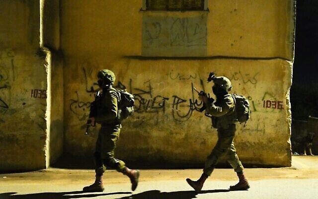 القوات الإسرائيلية تعمل في الضفة الغربية فجر 4 نوفمبر، 2022. (Israel Defense Forces)