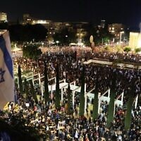إسرائيليون يتظاهرون ضد حكومة بنيامين نتنياهو، في تل أبيب، 14 يناير، 2023. (Jack Guez / AFP)