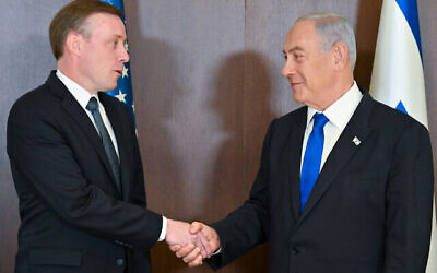 رئيس الوزراء بنيامين نتنياهو (يمين) يلتقي بمستشار الأمن القومي الأمريكي جيك سوليفان في القدس، 19 يناير، 2023. (Kobi Gideon / GPO)