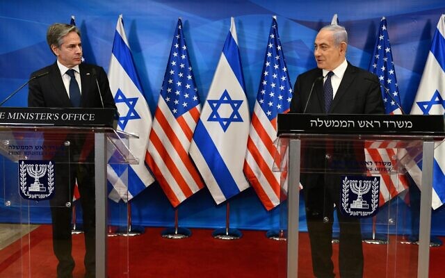 وزير الخارجية الأمريكي أنتوني بلينكين يتحدث إلى جانب رئيس الوزراء بنيامين نتنياهو في مكتب رئيس الوزراء في القدس، 25 مايو 2021 (Haim Zach / GPO)