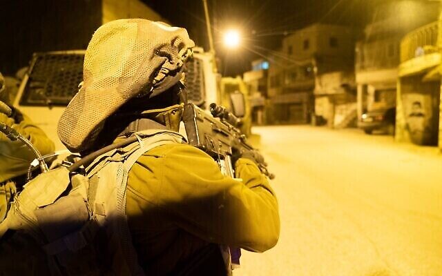 القوات الإسرائيلية تعمل في الضفة الغربية في فجر 19 يناير، 2023. (Israel Defense Forces)