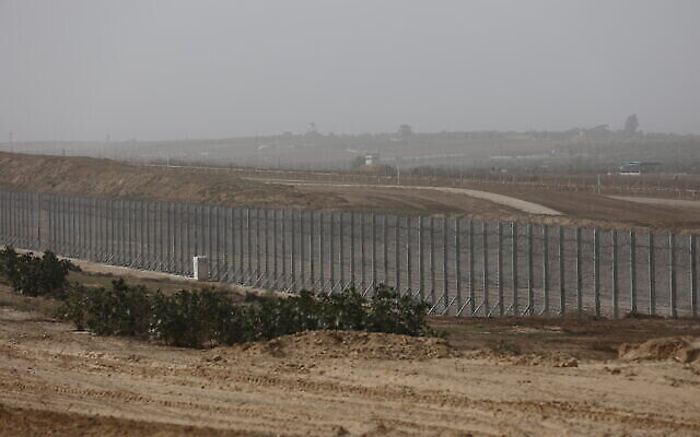 View of the portion enhanced security barrier along the Israel-Gaza border after Israel announced yesterday the completion of the enhanced security barrier around the Gaza Strip, on December 8, 2021. Photo by Flash90 *** Local Caption *** òæä
 øöåòú òæä
âãø
âáåì
çãùä
çééì
çééìéí
éùøàì
