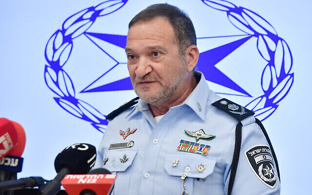 المفوض العام للشرطة كوبي شبتاي يتحدث خلال مؤتمر صحفي في تل أبيب، 11 مارس، 2023. (Avshalom Sassoni / Flash90)