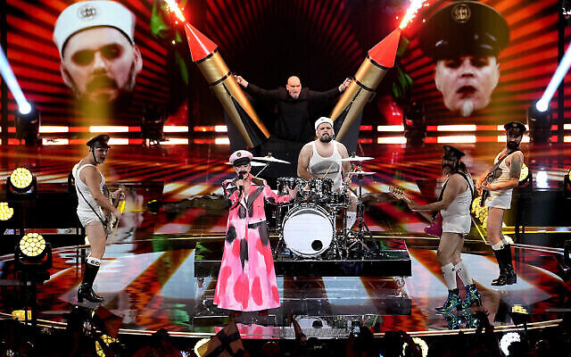 فرقة Let 3 من كرواتيا  تؤدي أغنيتها ا خلال نصف النهائي الأول لمسابقة الأغنية الأوروبية "يوروفيجن" في ليفربول، انجلترا، 9 مايو، 2023. (AP Photo/Martin Meissner)