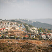 صورة لمستوطنة ايلون موريه، بالقرب من مدينة نابلس بالضفة الغربية، 14 نوفمبر، 2022. (Gershon Elinson / Flash90)