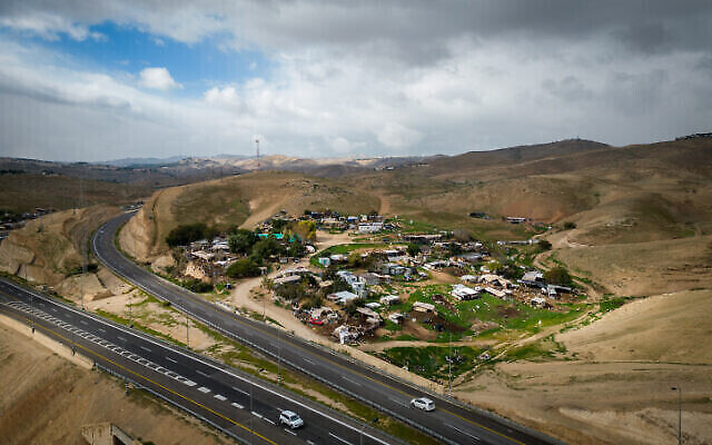 قرية الخان الأحمر في الضفة الغربية، 2 فبراير، 2023. (Yonatan Sindel / Flash90)