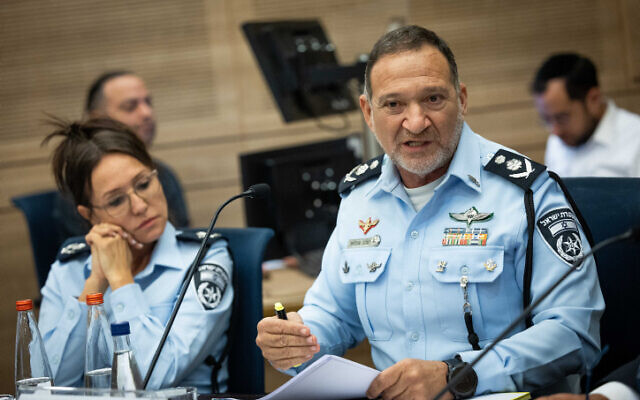 رئيس شرطة إسرائيل كوبي شبتاي يتحدث خلال اجتماع لجنة مراقبة الدولة في الكنيست، 6 يونيو 2023 (Yonatan Sindel / Flash90)