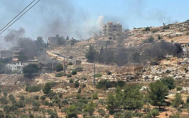صورة تظهر اعتداء المستوطنين على قرية ام صفا الفلسطينية في الضفة الغربية، 24 يونيو، 2023.  (Yesh Din)