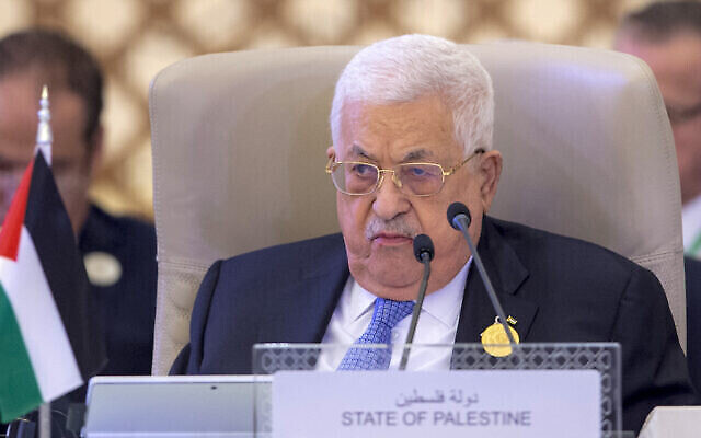 الرئيس الفلسطيني محمود عباس يحضر القمة العربية في جدة، المملكة العربية السعودية، 19 مايو 2023 (Saudi Press Agency via AP)
