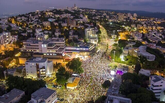 مظاهرة ضد الإصلاح القضائي في حيفا، 29 يوليو، 2023.  (Dror Gilboa)