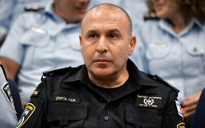 قائد المنطقة المركزية في الشرطة آفي بيتون في مراسم في تل أبيب، 19 يوليو، 2023. (Avshalom Sassoni/Flash90)
