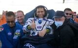 رائد الفضاء فرانك روبيو يخرج من المركبة الفضائية "سيوز إم إس-23" بعد دقائق من هبوطه مع رائدي الفضاء الروسيين سيرجي بروكوبيف وديمتري بيتلين في كازاخستان، في 27 سبتمبر 2023. (Bill Ingalls/NASA)