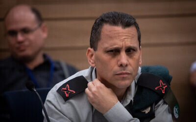 رقيب الجيش الإسرائيلي العميد كوبي ماندلبليت يحضر اجتماع لجنة مراقبة الدولة في الكنيست، القدس، 5 يونيو، 2023. (Oren Ben Hakoon/Flash90)
