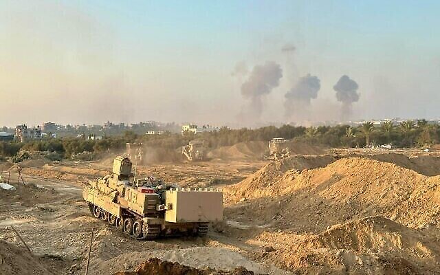 قوات الجيش الإسرائيلي تعمل في قطاع غزة، في صورة نشرها الجيش في 3 نوفمبر، 2023. (Israel Defense Forces)