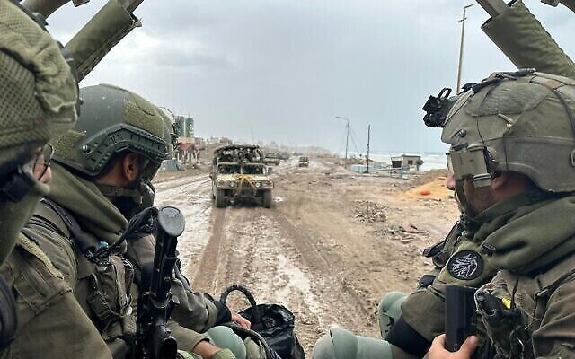 تظهر هذه الصورة  التي نشرها الجيش الإسرائيلي قوات على الأرض في شمال قطاع غزة، 2 ديسمبر، 2023. (Israel Defense Forces)