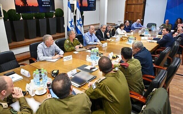 مجلس الوزراء الحربي يجتمع في المقر العسكري للجيش الإسرائيلي "كيريا" في تل أبيب، 18 يناير، 2024. (Kobi Gideon/GPO)