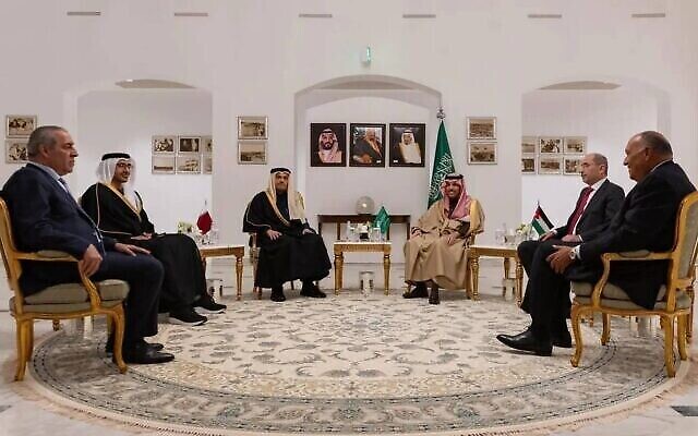 وزراء من السلطة الفلسطينية والإمارات وقطر والسعودية والأردن ومصر يعقدون اجتماعا حول حرب غزة في الرياض في 8 فبراير 2024.  (Saudi Press Agency)