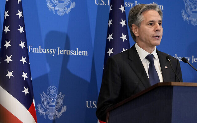 وزير الخارجية الأمريكي أنتوني بلينكن يتحدث خلال مؤتمر صحفي في تل أبيب، الأربعاء، 7 فبراير، 2024. (AP Photo/Mark Schiefelbein, Pool)