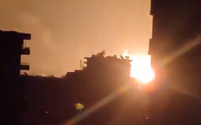 لقطات تظهر غارة جوية إسرائيلية مزعومة على مدينة حمص، سوريا، 7 فبراير، 2024.  (X video screenshot: used in accordance with Clause 27a of the Copyright Law)