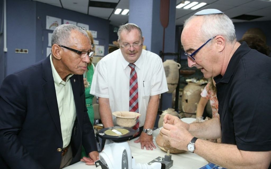 Aren Maeir (right), the director of the Ackerman Family Bar-Ilan University Expedition to Gath, shows one of the finds to NASA Administrator Charlie Bolden (left) and university President Rabbi Daniel Hershkowitz in this file photo from 2015. (Photo by Yoni Reif)
