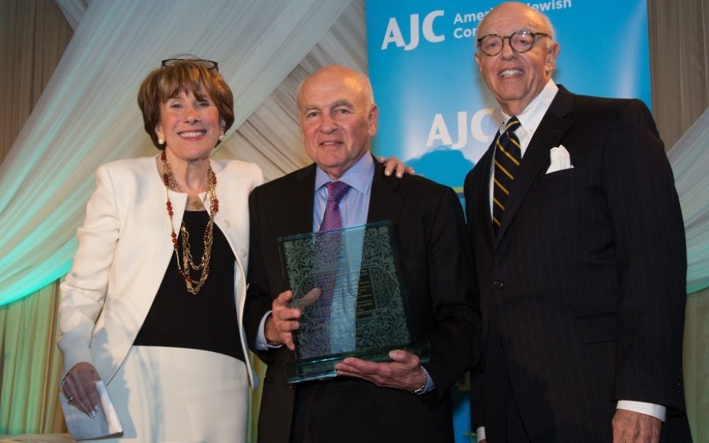 Steve Selig (center) presents the AJC award named for his family to the Ashers in 2016.