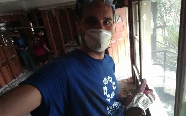 Rabbi Natan Trief works with Nechama to clean up flood damage in Baton Rouge.