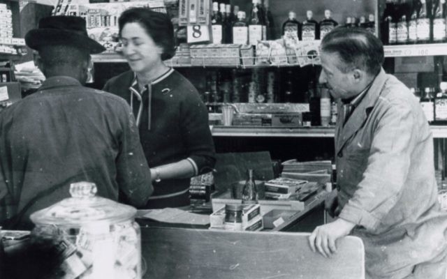Helen and Emanuel Herman work at H & E Supermarket at 533 Griffin St. (Photo courtesy of the Emanuel Herman Family Papers in the Cuba Family Archives for Southern Jewish History, Breman Museum)