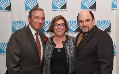 Chuck and Bonnie Berk join Jason Alexander, the evening’s emcee, at the International Prime Minister’s Club Dinner in Miami Beach on Feb. 12, 2017.