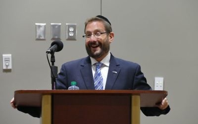 Rabbi Dov Lipman speaks at Congregation B’nai Torah about his experiences as a new immigrant to Israel and his entrance to Israeli politics.