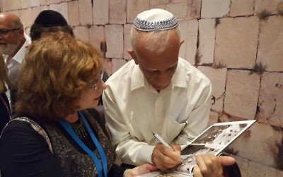 Edie Barr gets an autograph from Haim Oshri, one of three Israeli paratroopers from the famous David Rubinger photo at the Kotel in 1967.