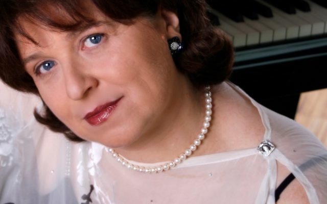 A native of Latvia, Dina Yoffe trained at the Tchaikovsky Conservatory of Music in Moscow.
Photo courtesy of the artist