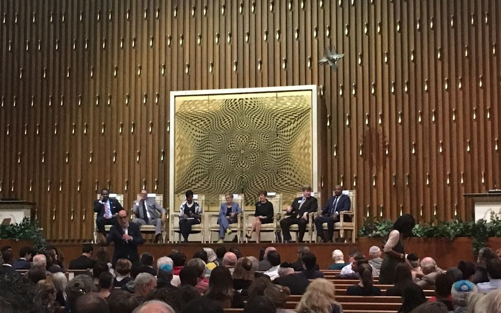 Mayoral candidates answer questions during a public forum at Ahvath Achim synagogue.