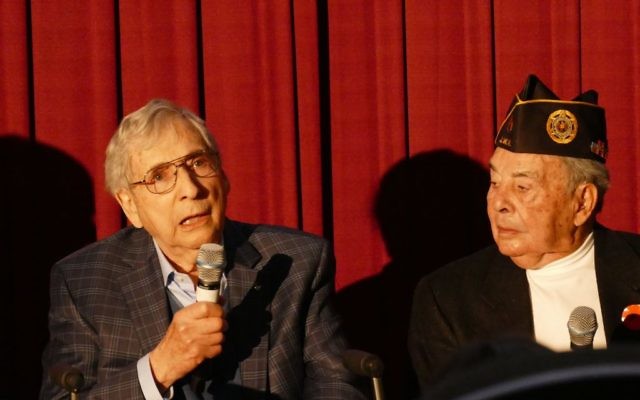 Mort Waitzman (left) and Bob Maran discuss their World War II experiences at Atlantic Station on Feb. 4. (Photo by Michael Jacobs)