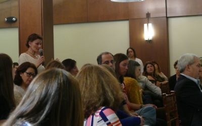 Lois Frank asks Stacey Evans and Stacey Abrams about their support for Israel at a Jewish Democratic forum Feb. 22.