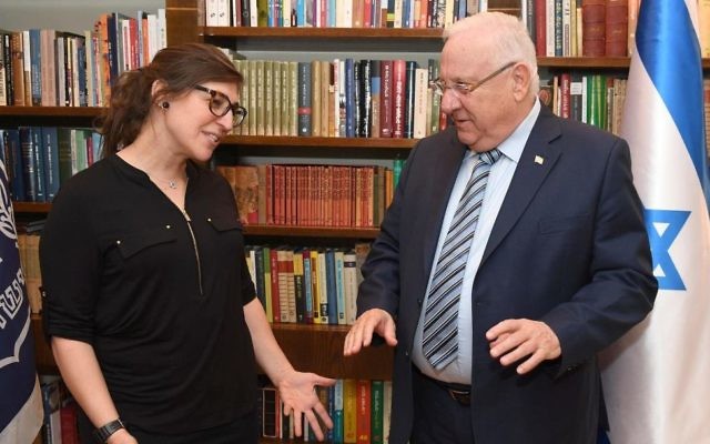 Mayim Bialik meets with Israeli President Reuven Rivlin at his residence. (Photo by Mark Neiman, GPO)