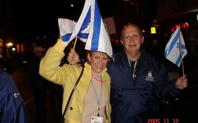 Sheri and Steve Labovitz serve as bus leaders for Federation’s centennial mission of several hundred Jewish Atlantans visiting Israel in November 2005.