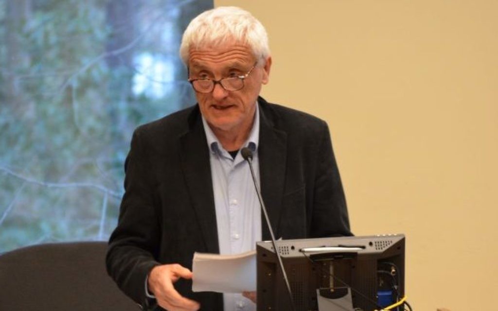 Professor Yan Gross doesn’t let a new Polish law stop him from talking March 27 about Polish atrocities against Jews during World War II. (Photo by Sarah Moosazadeh)